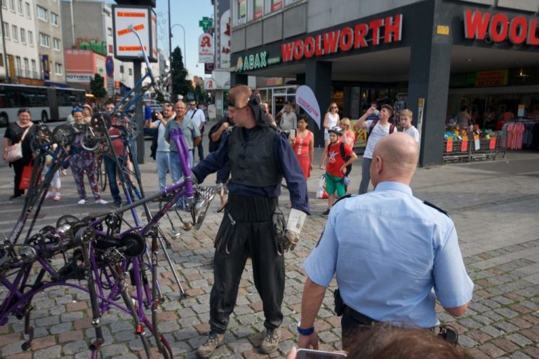 Servicekomplizen_Servicepioniere_Fahrradtiere_Polizei