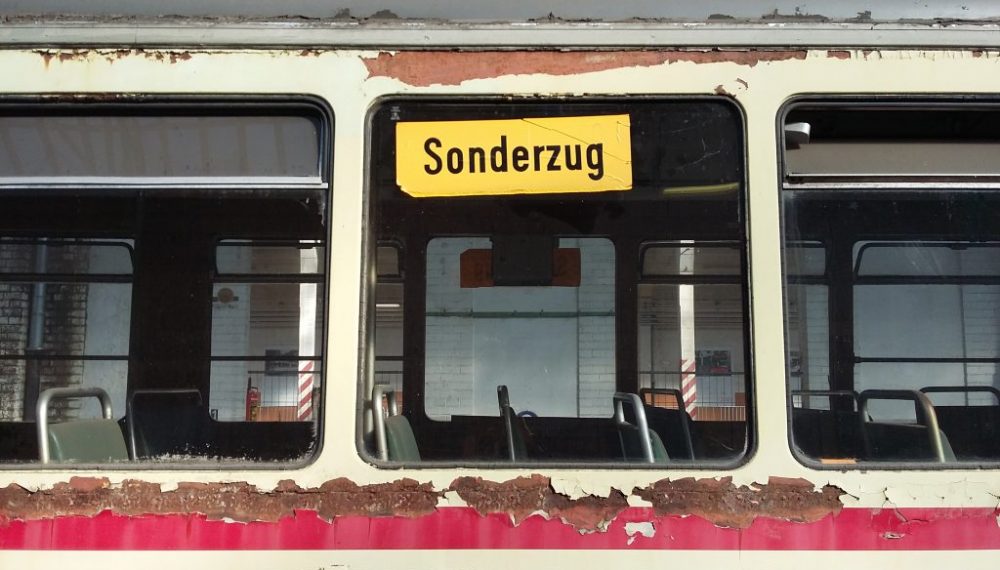 Servicepioniere und Servicekomplizen-Orte des Grauens-Strassenbahn