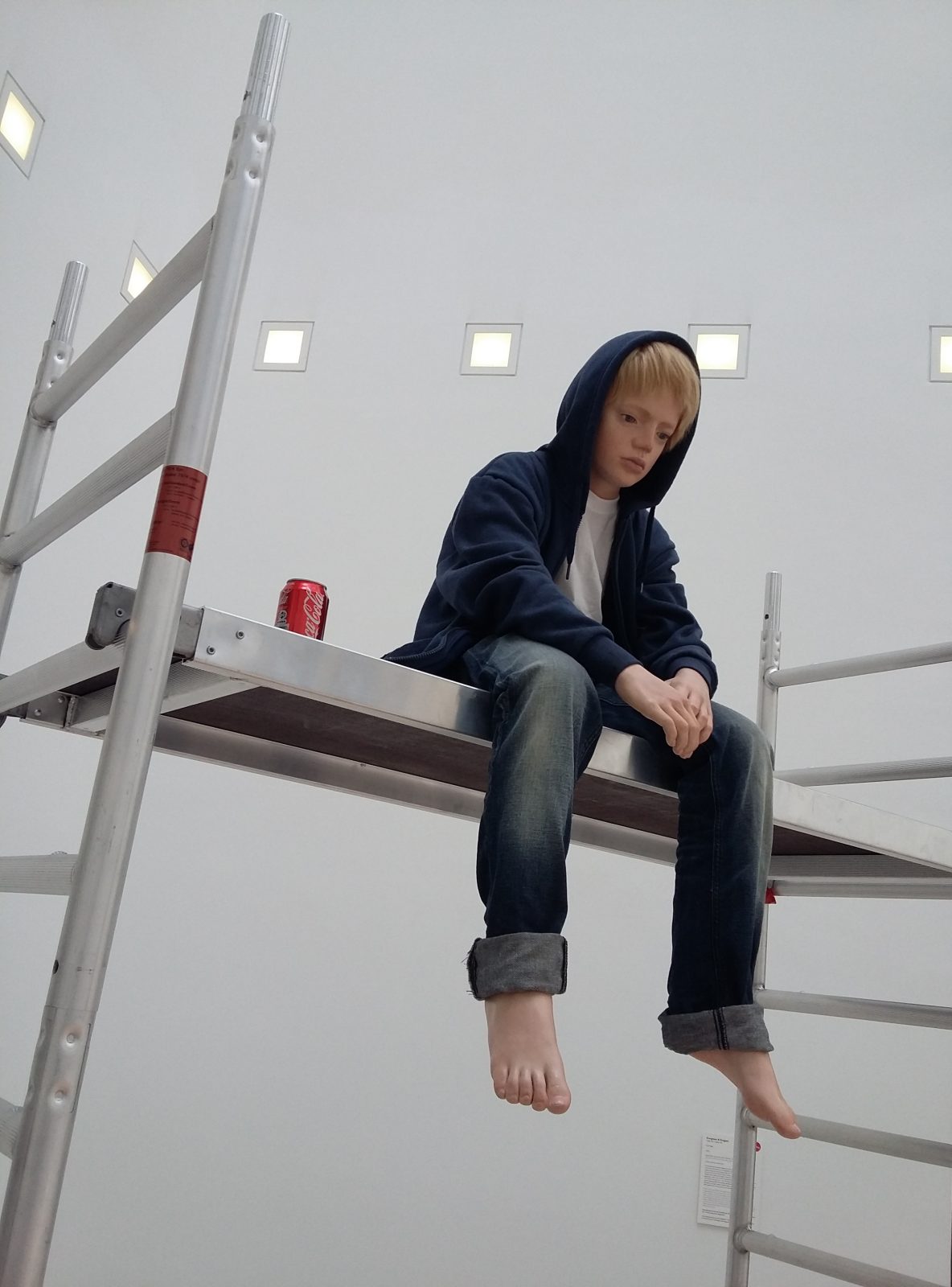 Elmgreen_und_Dragset_Ausstellung_Warten_Hamburger_Kunsthalle