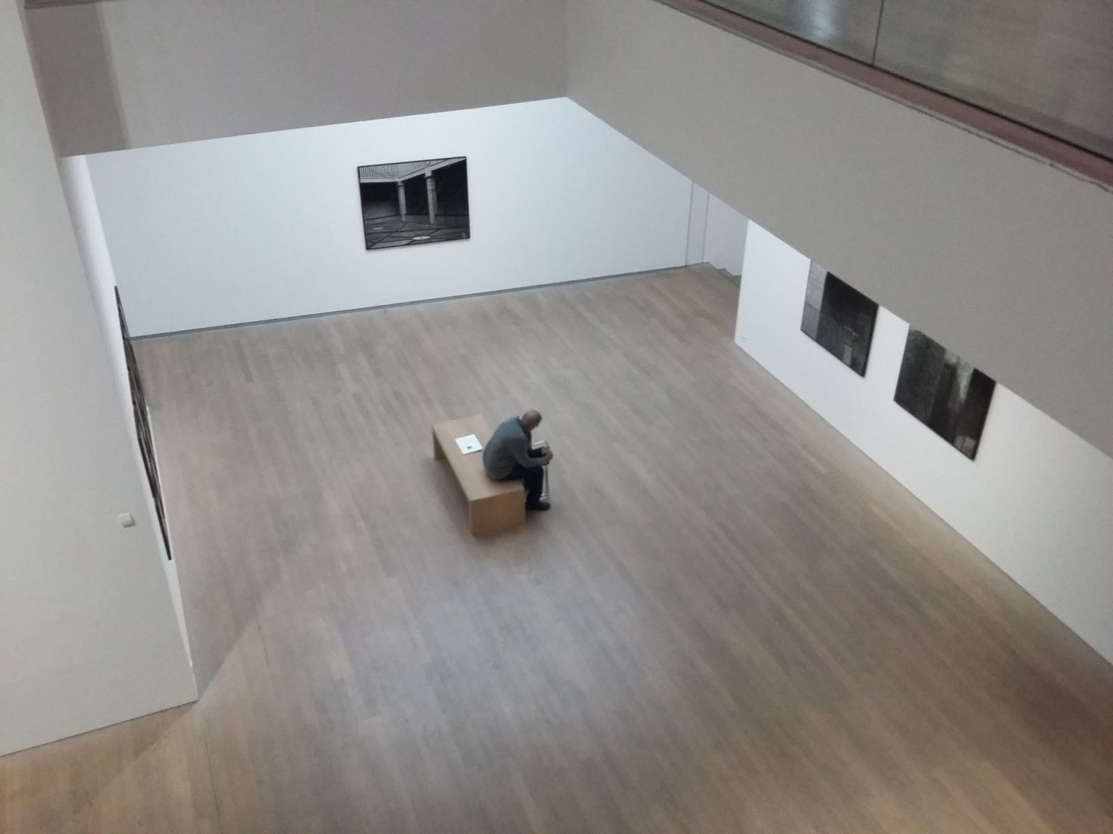 Wartehalle_Orte_Wait_Happy_Waiting